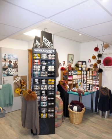 Boutique spécialisée proposant des promotions au rayon laine sur des fils à tricoter été, des tissus au mètre et des articles de loisir à Albertville