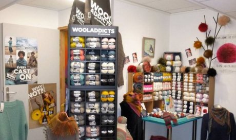 Boutique spécialisée proposant des promotions au rayon laine sur des fils à tricoter été, des tissus au mètre et des articles de loisir à Albertville